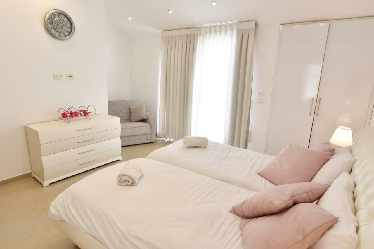Saidoff, Amazing 4 Bedroom 3 Bath In City Center, Pool, Parking!!! Kudüs Dış mekan fotoğraf