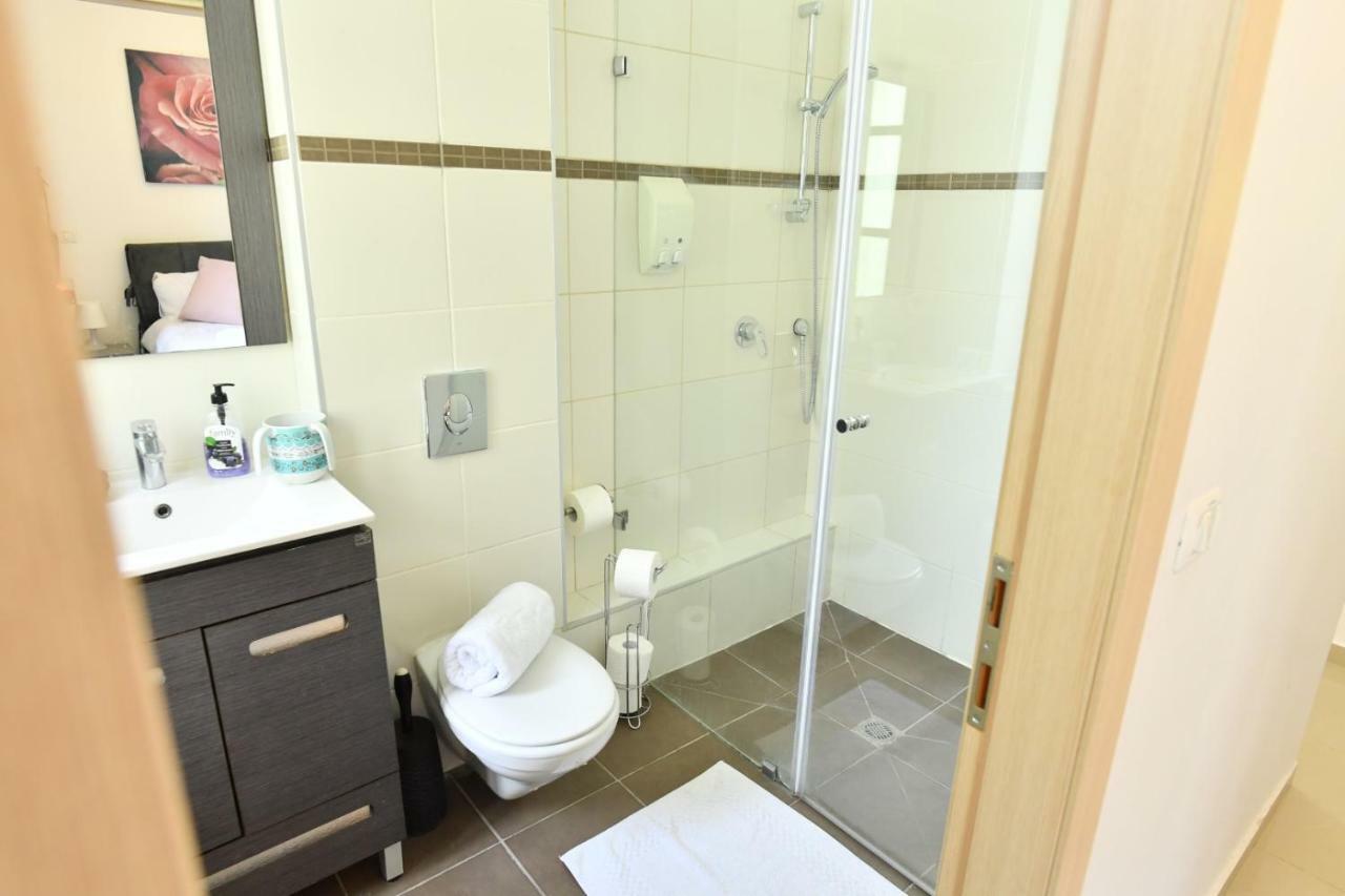 Saidoff, Amazing 4 Bedroom 3 Bath In City Center, Pool, Parking!!! Kudüs Dış mekan fotoğraf